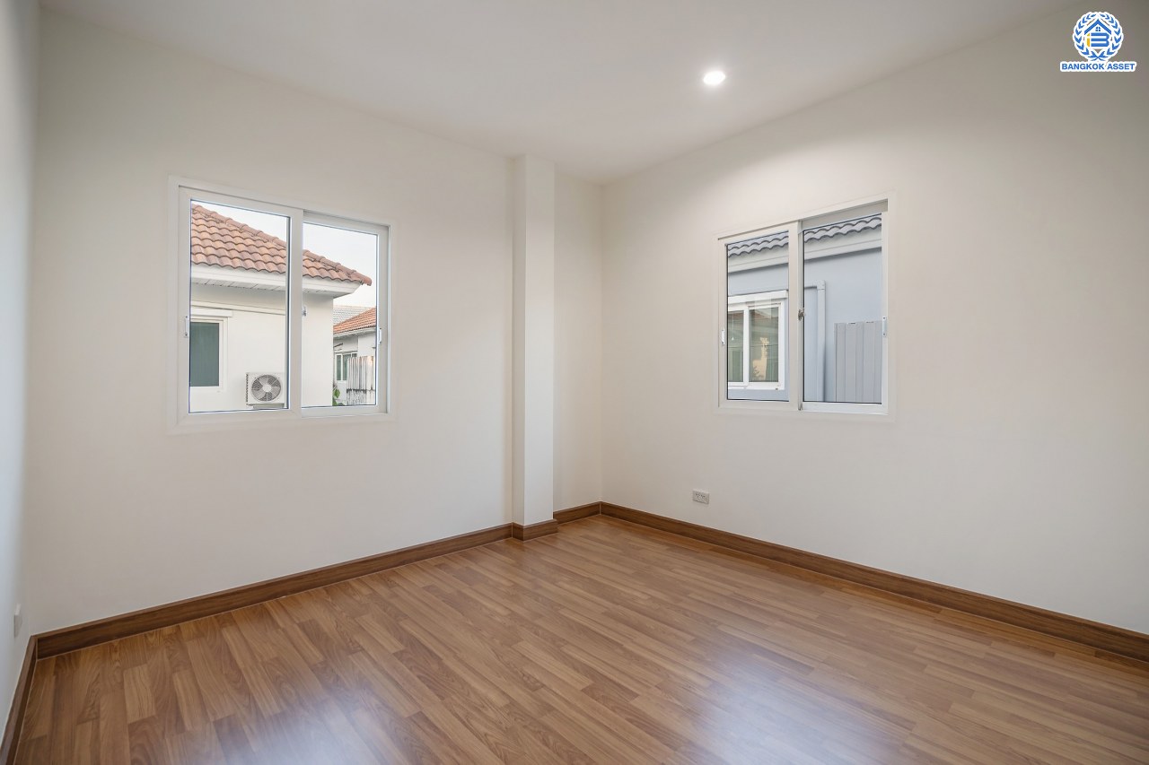 บ้านมือสองตกแต่งใหม่ โครงการ เพอร์เฟคเพลส1 ราชพฤกษ์ คุณภาพแบรนด์ Property Perfect เนื้อที่ 66.2 ตร.ว. ตอบโจทย์ทุกการอยู่อาศัย ฟังก์ชัน 3 ห้องนอน 3 ห้องน้ำ 2 ที่จอดรถ บนทำเลติดถนนราชพฤกษ์ ใกล้วงเวียนพระราม5 รถไฟฟ้าสายสีม่วง "สถานีบางรักน้อยท่าอิฐ" และจุดขึ้นทางด่วน "กาญจนาภิเษก"